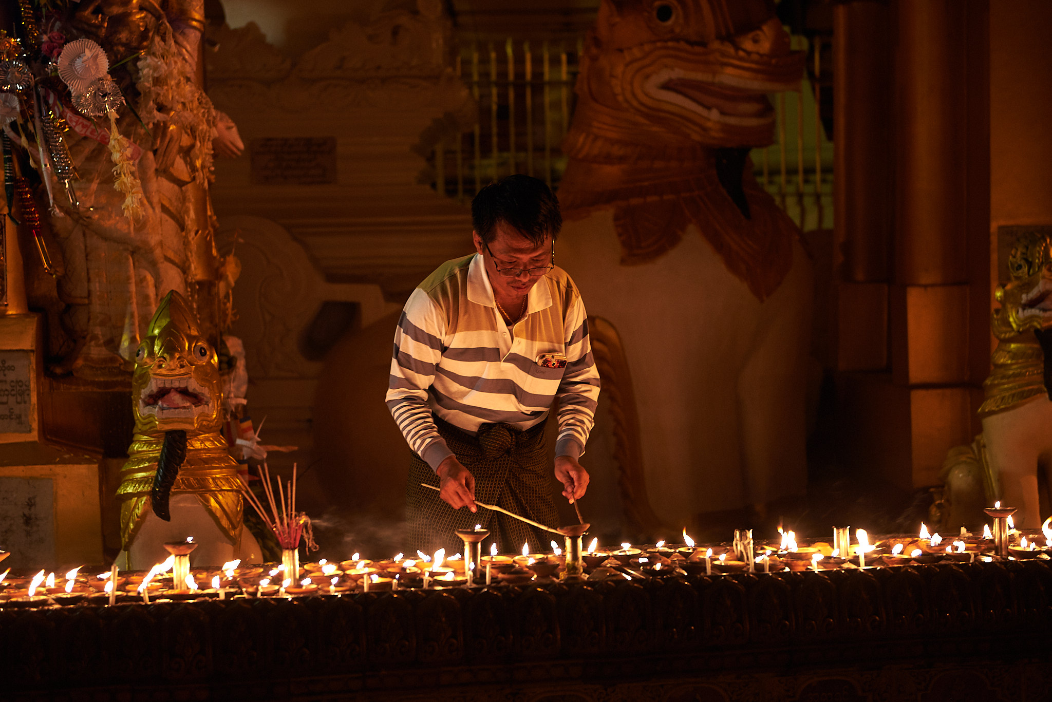 Resilient Explorer: Shwedagon Pagoda